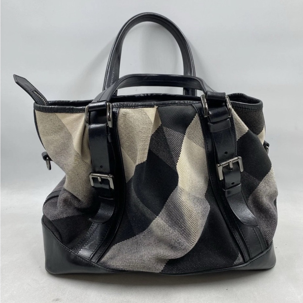 Burberry authentic Black and Cream Shoulder Bag with 2 extra straps   FREE COA